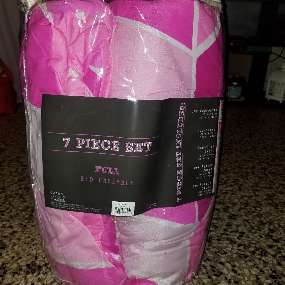 Used 6 piece set (without comforter) - Picture 3 of 6